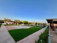 Κήπος έξω από το Complexe Kariat Ayoub