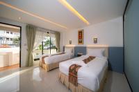Blue Carina Hotel Phuketにあるベッド