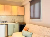 Kuchyň nebo kuchyňský kout v ubytování Dolce Vita Apartments - Spacious Renovated Apartments with Unique Decor Perfect for 4 in Laganas Ideal for Fun and Relaxation By Villa Mana Gers