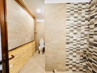 Koupelna v ubytování Dolce Vita Apartments - Spacious Renovated Apartments with Unique Decor Perfect for 4 in Laganas Ideal for Fun and Relaxation By Villa Mana Gers