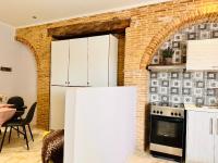 Kuchyň nebo kuchyňský kout v ubytování Dolce Vita Apartments - Spacious Renovated Apartments with Unique Decor Perfect for 4 in Laganas Ideal for Fun and Relaxation By Villa Mana Gers