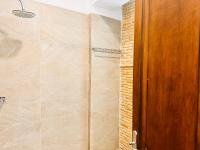 Koupelna v ubytování Dolce Vita Apartments - Spacious Renovated Apartments with Unique Decor Perfect for 4 in Laganas Ideal for Fun and Relaxation By Villa Mana Gers