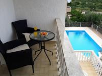 Bazén v ubytovaní Apartments Olive Garden alebo v jeho blízkosti