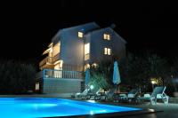 Bazén v ubytovaní Apartments Olive Garden alebo v jeho blízkosti