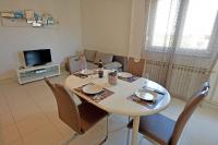 Televízia a/alebo spoločenská miestnosť v ubytovaní Apartments Olive Garden
