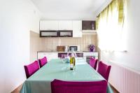 Kuchyňa alebo kuchynka v ubytovaní Apartments Nada