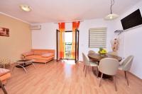 Televízia a/alebo spoločenská miestnosť v ubytovaní Apartment Roko