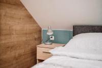 Posteľ alebo postele v izbe v ubytovaní Apartamenty Majer Łeba