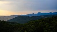 a view of a forest with mountains in the background at Chalé Boutique Spa- Sauna seca, Jacuzzi , Rede suspensa in Campos do Jordão