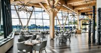 En restaurant eller et andet spisested på HIGHPOINT at Friday Harbour Resort