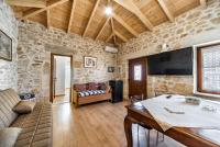 TV a/nebo společenská místnost v ubytování Guest House Aphrodite