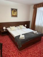 Posteľ alebo postele v izbe v ubytovaní Hotel Barbakan