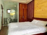 Ein Bett oder Betten in einem Zimmer der Unterkunft NHỚ House IV
