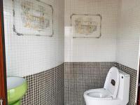 Ein Badezimmer in der Unterkunft NHỚ House IV