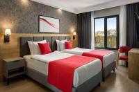 Postel nebo postele na pokoji v ubytování Ramada by Wyndham Dalaman