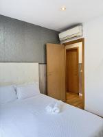A bed or beds in a room at Apartamentos Day Madrid ILDEFONSO Centro Gran Via Sol Malasaña