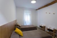 Posedenie v ubytovaní Hostel.B