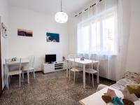 A television and/or entertainment centre at CASA MAFALDA - Rooms, friends and more - Affittacamere, Guest House