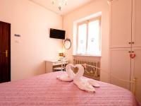 A bed or beds in a room at CASA MAFALDA - Rooms, friends and more - Affittacamere, Guest House