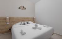 Ein Bett oder Betten in einem Zimmer der Unterkunft אורה דירות אירוח -נץ 9- דירות נופש איכותיות לנופש שקט ואקסלוסיבי