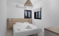 Ein Bett oder Betten in einem Zimmer der Unterkunft אורה דירות אירוח -נץ 9- דירות נופש איכותיות לנופש שקט ואקסלוסיבי