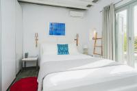Postel nebo postele na pokoji v ubytování Villa Arades Sifnos with Private Pool
