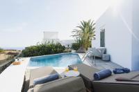 Bazén v ubytování Villa Arades Sifnos with Private Pool nebo v jeho okolí