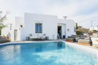 Bazén v ubytování Villa Arades Sifnos with Private Pool nebo v jeho okolí