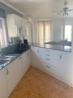 Kuchyňa alebo kuchynka v ubytovaní Penthouse & Jacuzzi With Sea Views In Costa Blanca