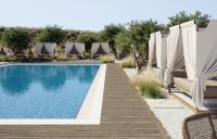 Bazén v ubytování Golden Milos Beach Ηouse by Domotel nebo v jeho okolí