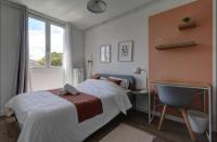 Łóżko lub łóżka w pokoju w obiekcie LE SMILE - 3 bedrooms - 8pers - Parking - Centre Gare