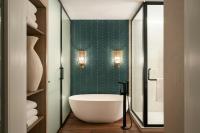 Ein Badezimmer in der Unterkunft Hotel Effie Sandestin Resort, Autograph Collection