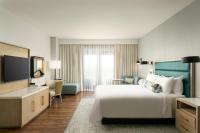 Ein Bett oder Betten in einem Zimmer der Unterkunft Hotel Effie Sandestin Resort, Autograph Collection