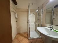 A bathroom at Casa al Lago