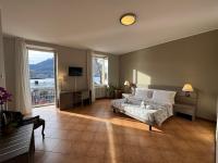 A bed or beds in a room at Casa al Lago