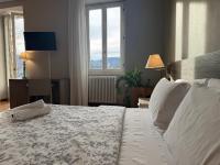A bed or beds in a room at Casa al Lago