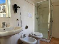 A bathroom at Casa al Lago