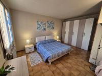 A bed or beds in a room at EVE HOUSE GARDALAKE