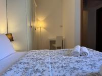 A bed or beds in a room at Casa al Lago