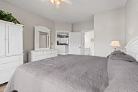 Ein Bett oder Betten in einem Zimmer der Unterkunft World Tour Golf Resort 206