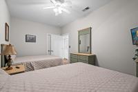 Ein Bett oder Betten in einem Zimmer der Unterkunft World Tour Golf Resort 206