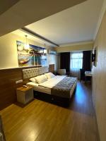 Postel nebo postele na pokoji v ubytování Lucid Hotel
