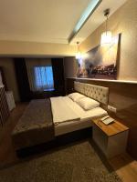 Postel nebo postele na pokoji v ubytování Lucid Hotel