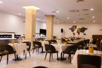 Restaurace v ubytování Palms by Eagles Airport City, Formerly Holiday Inn