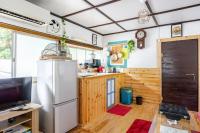 Family house プール付オーシャンビュー Amami "Birdland Nature Resort"にあるキッチンまたは簡易キッチン