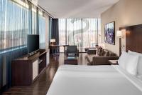 Televízia a/alebo spoločenská miestnosť v ubytovaní AC Hotel Barcelona Fórum by Marriott