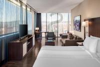 Televízia a/alebo spoločenská miestnosť v ubytovaní AC Hotel Barcelona Fórum by Marriott