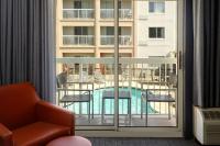 Courtyard by Marriott Myrtle Beach Broadwayにあるバルコニーまたはテラス