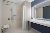 AC Hotel by Marriott Maui Waileaにあるバスルーム