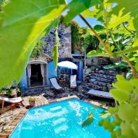 Bazén v ubytovaní Villa Festina Lente - cosy & authentic villa with private heated pool alebo v jeho blízkosti